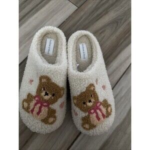 Mellow And Mod Ladies Slippers Size M 7/8 Bear With Hearts